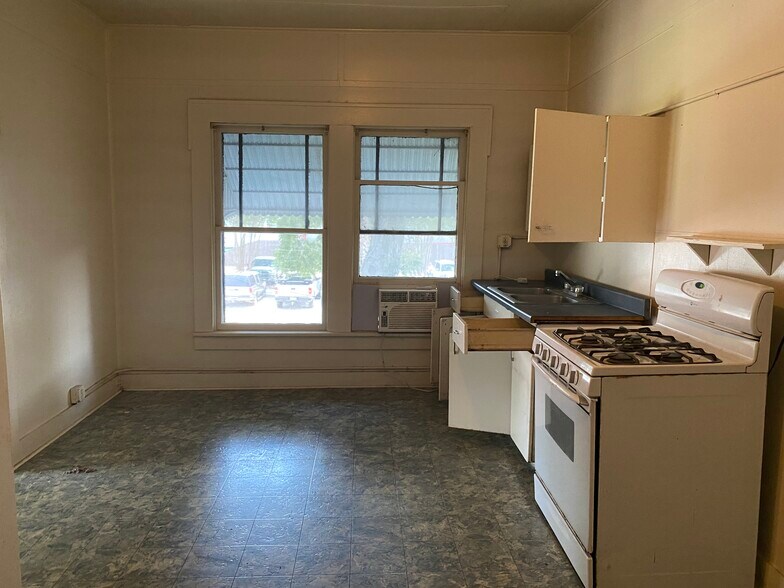More Photos Of 158 E Colorado St, La Grange Apartments For Sale