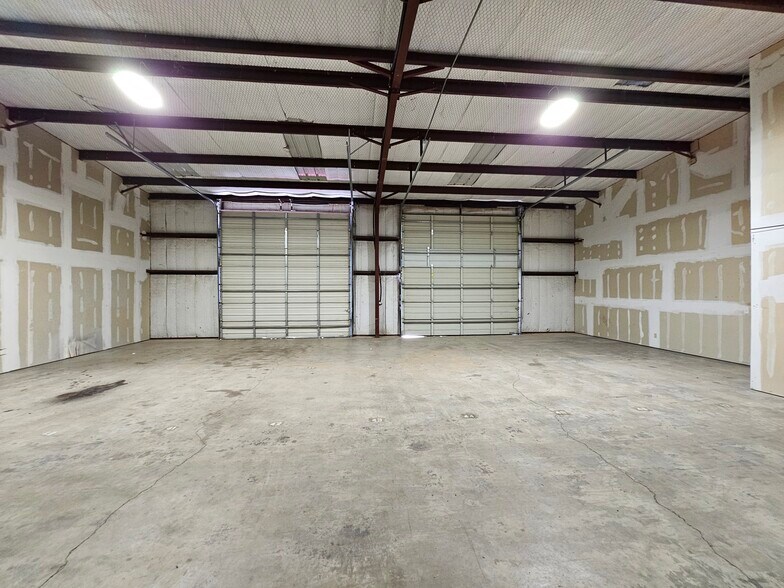 More Photos Of 1650 Vision Dr, Abilene Flex For Lease