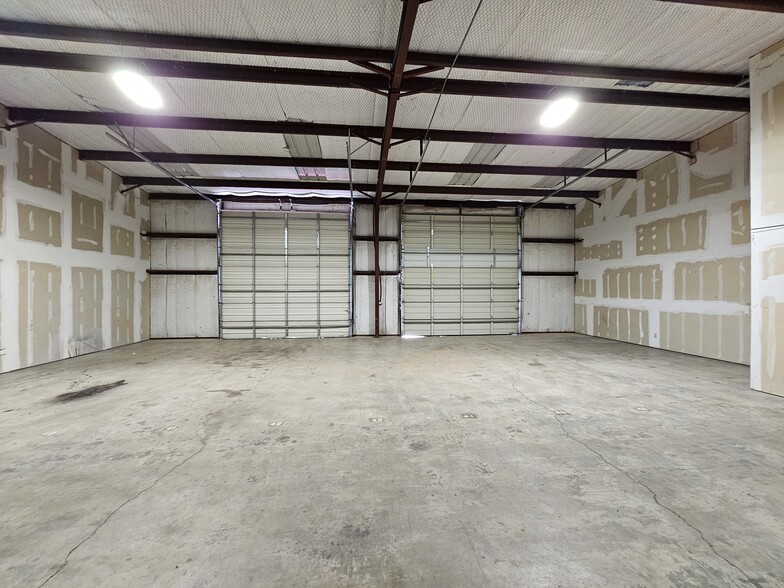 More Photos Of 1650 Vision Dr, Abilene Flex For Lease