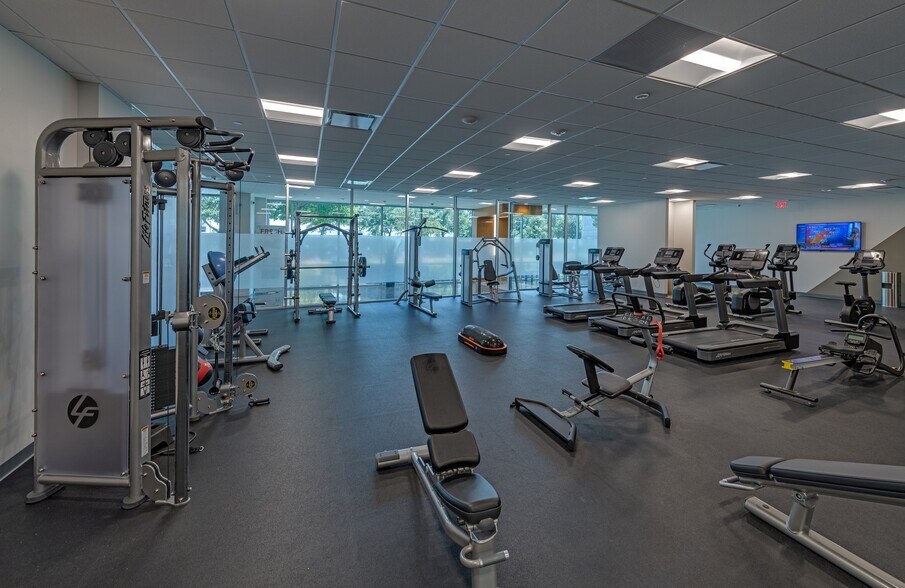 More Photos Of 10720 W Sam Houston Pky N, Houston Office For Lease