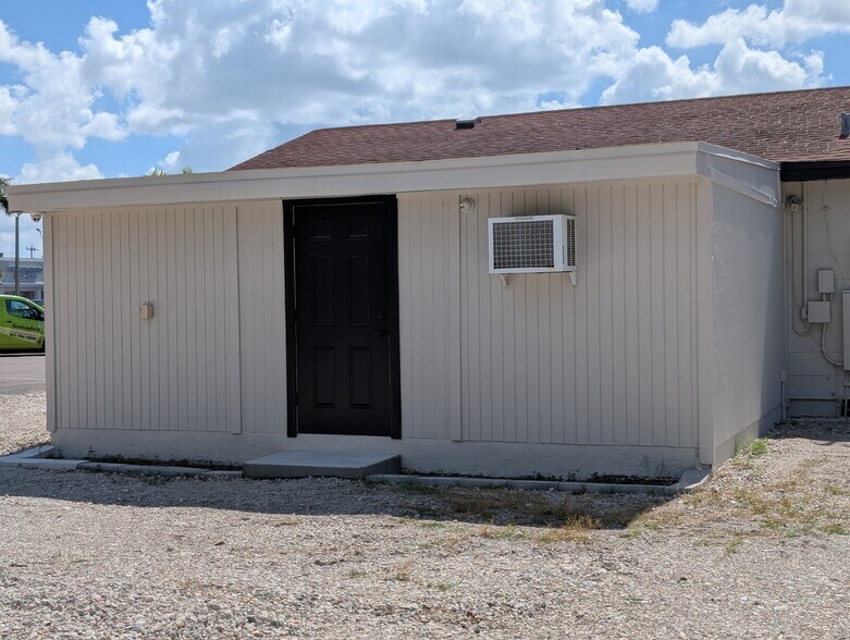 More Photos Of 5206 Manatee Ave, Bradenton Freestanding For Lease