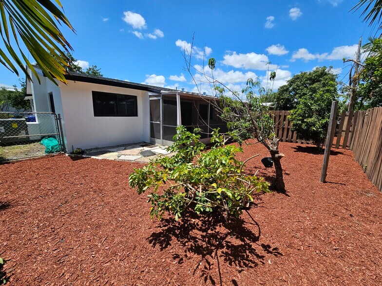 More Photos Of 2121 NE 51st Ct, Fort Lauderdale Apartments For Sale