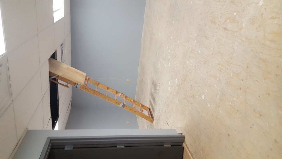 More Photos Of 3915 Hiawatha Ave, Minneapolis Light Distribution For Lease