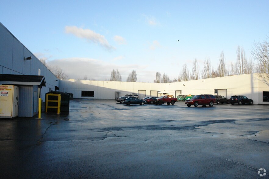 More Photos Of 9500-9560 SW Nimbus Ave, Beaverton Flex For Lease