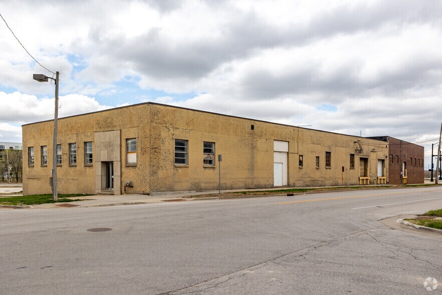 More Photos Of 1100 Cherry St, Des Moines Warehouse For Lease