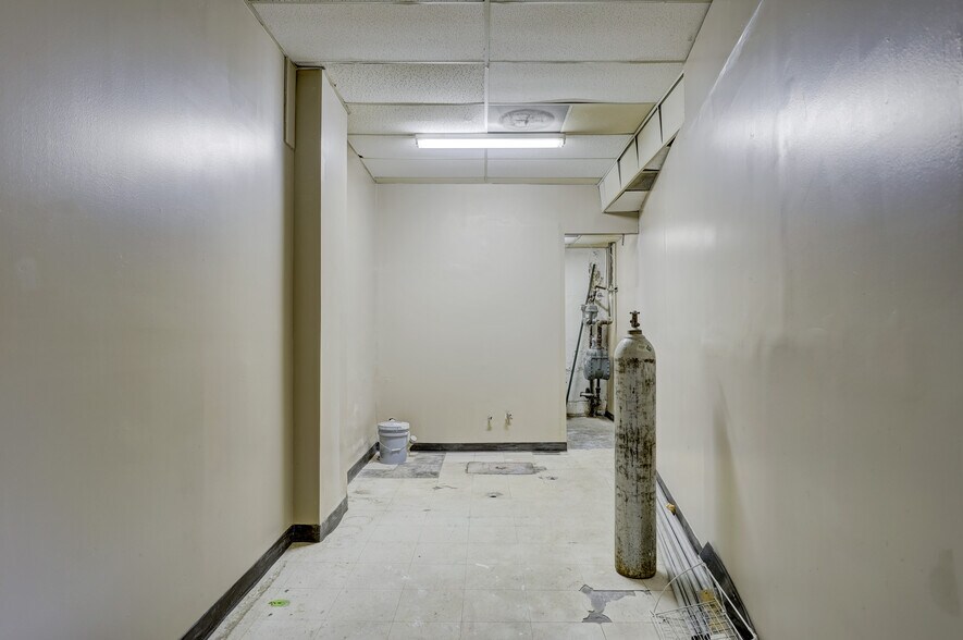 More Photos Of 21559 Grand River Ave, Detroit Storefront For Lease