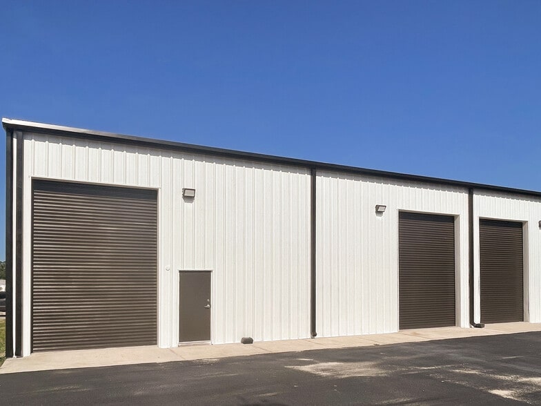 More Photos Of 208 14th St N, Saint Petersburg Warehouse For Lease
