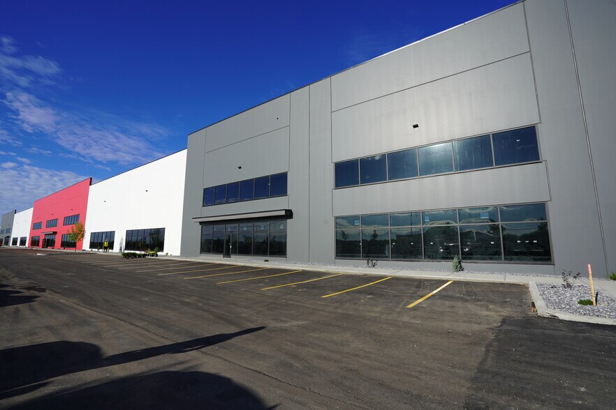 More Photos Of 15804-15836 142 St NW, Edmonton Warehouse For Lease