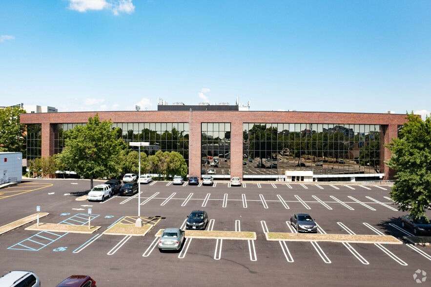 More Photos Of 825 E Gate Blvd, Garden City Office For Lease