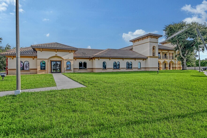 More Photos Of 7915 US Hwy 301 N, Ellenton Medical For Sale
