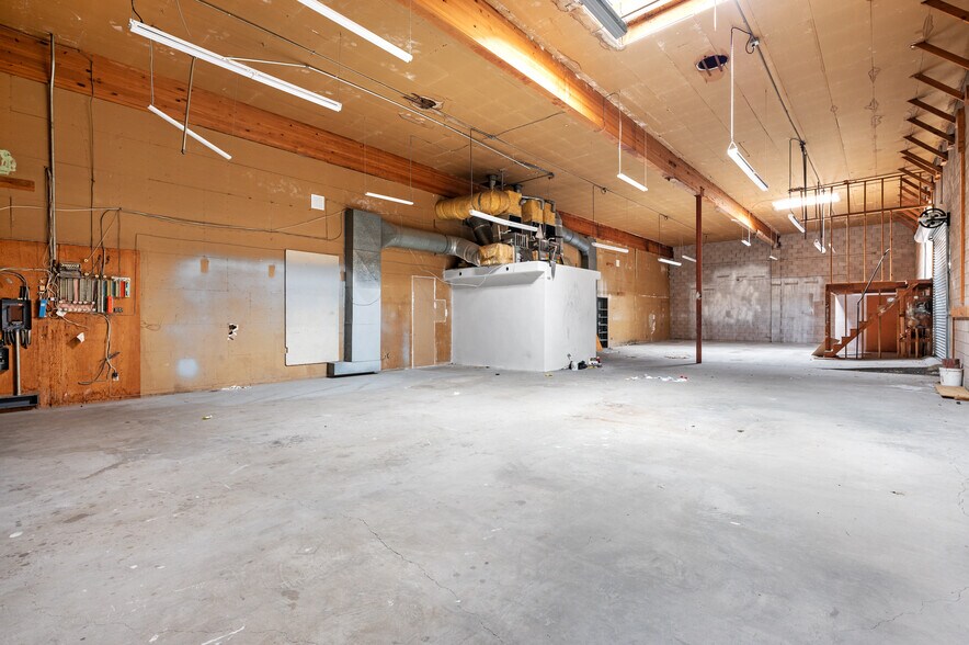 More Photos Of 733 Broadway, Chula Vista Storefront For Sale