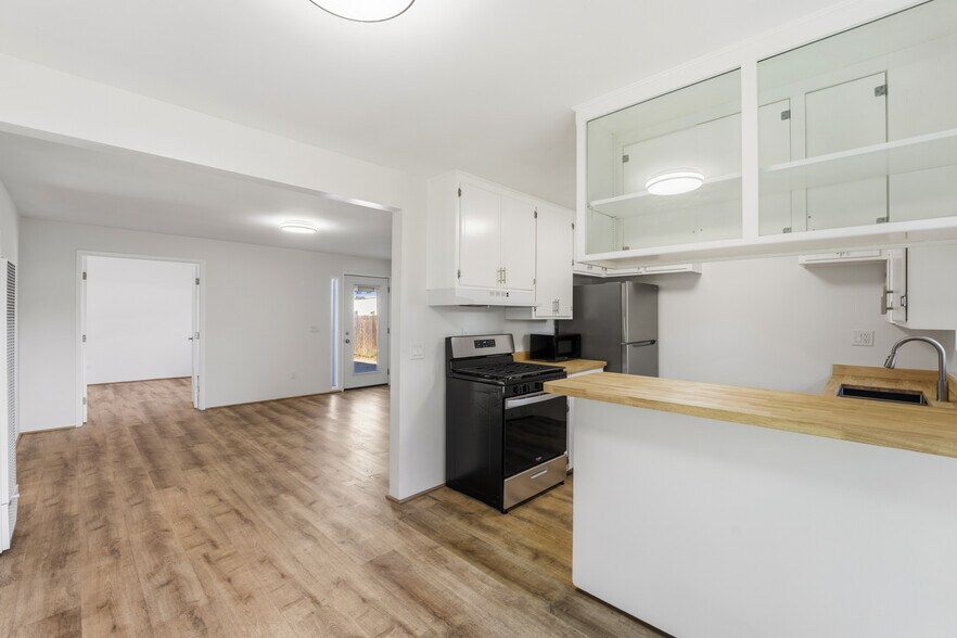 More Photos Of 2652 Jefferson St, Carlsbad Apartments For Sale