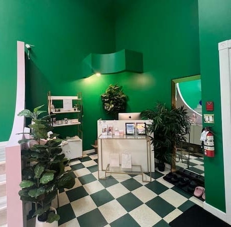 More Photos Of 335 Wesley St, Nanaimo General Retail For Lease