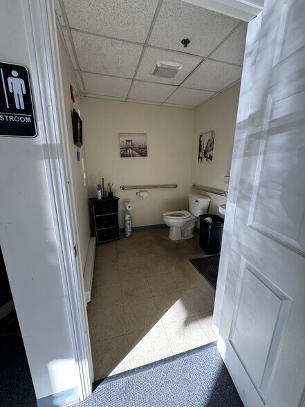 More Photos Of 12 Star Dr, Merrimack Service For Lease