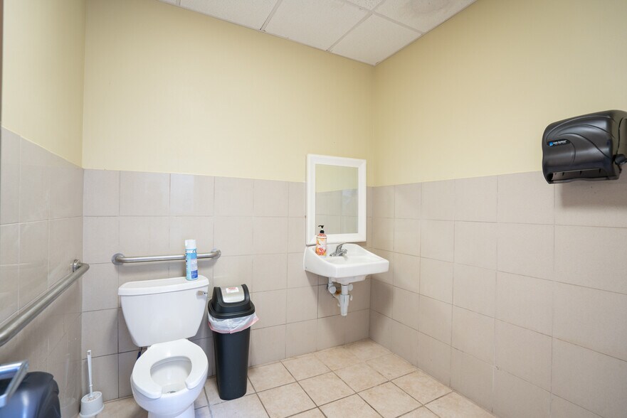 More Photos Of 4260 E Ponce De Leon Ave, Clarkston Freestanding For Lease