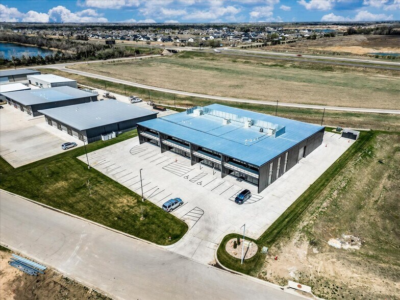 More Photos Of 4078 N Hoover Ct, Wichita Industrial For Sale