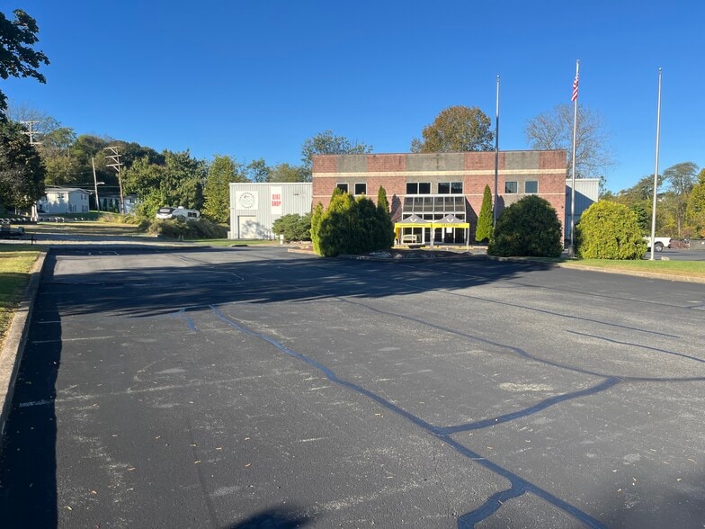 More Photos Of 805 W Canal St, Easton Warehouse For Lease