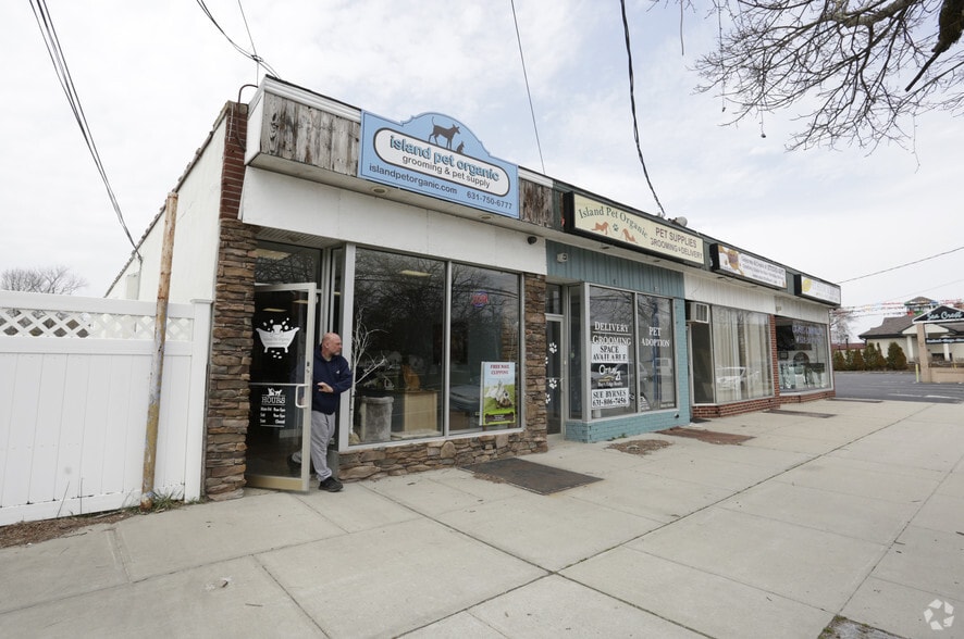 More Photos Of 243-251 W Main St, Sayville Storefront For Lease