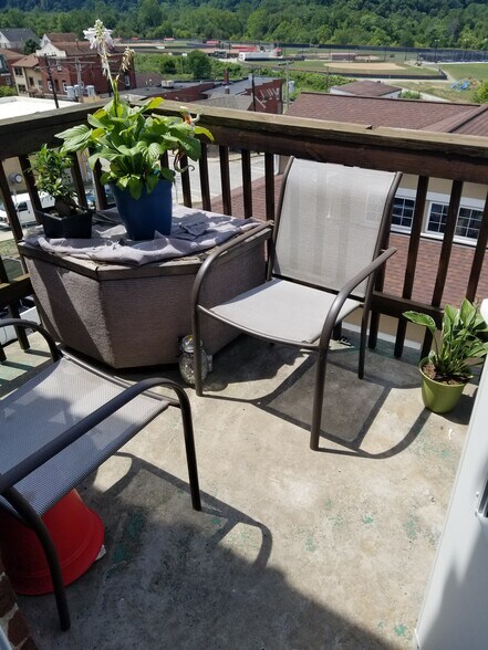 More Photos Of 409 Cavitt Ave, Trafford Bar For Sale