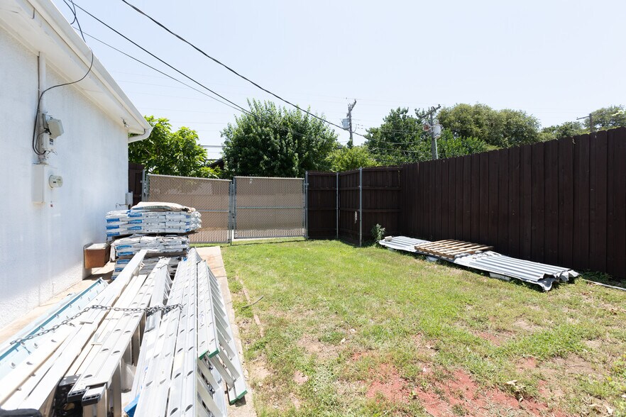 More Photos Of 706 Springdale Rd, Bedford Office For Sale
