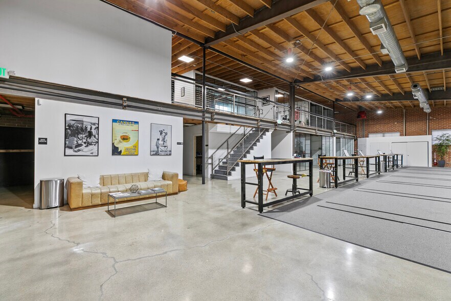 More Photos Of 1604 Venice Blvd, Los Angeles Showroom For Lease