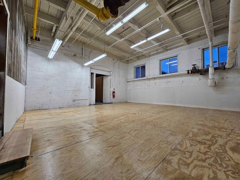 More Photos Of 100 Business St, Hyde Park Unknown For Lease