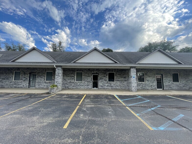 More Photos Of 11382-11394 N Linden Rd, Clio Storefront For Lease