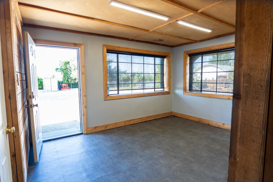 More Photos Of 1085 Schmieding Ave, Springdale Industrial For Sale