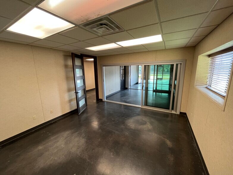 More Photos Of 14555 Hwy 75, Van Alstyne Distribution For Lease