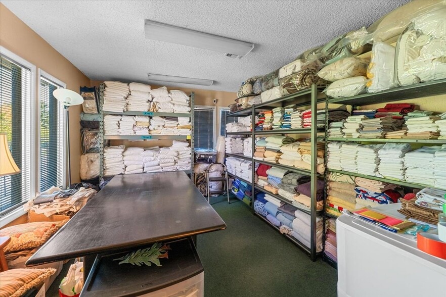 More Photos Of 40585 Big Bear Blvd, Big Bear Lake Office For Sale