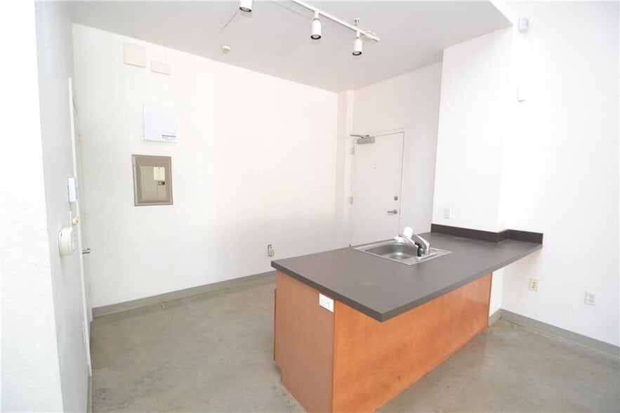 More Photos Of 2401 E 6th St, Austin Loft Creative Space For Lease