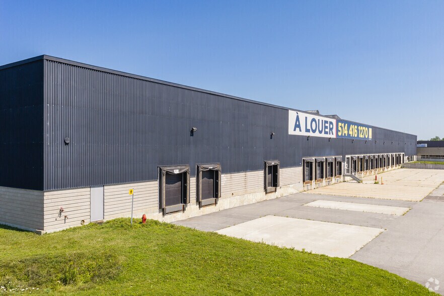 More Photos Of 2750 Av Francis-Hughes, Laval Warehouse For Lease