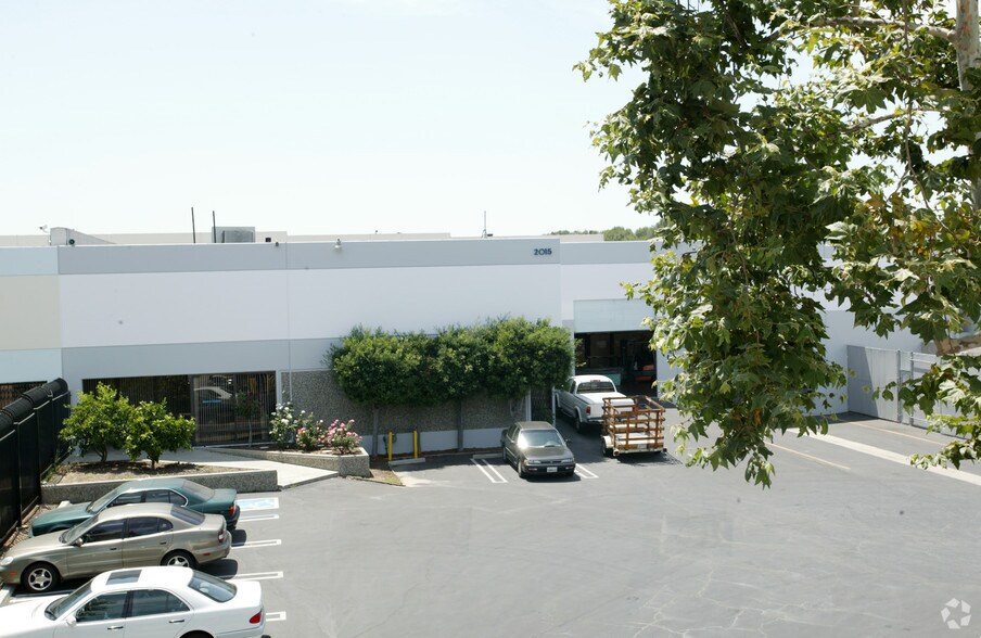 Primary Photo Of 2015 S Acacia Ct, Compton Warehouse For Lease