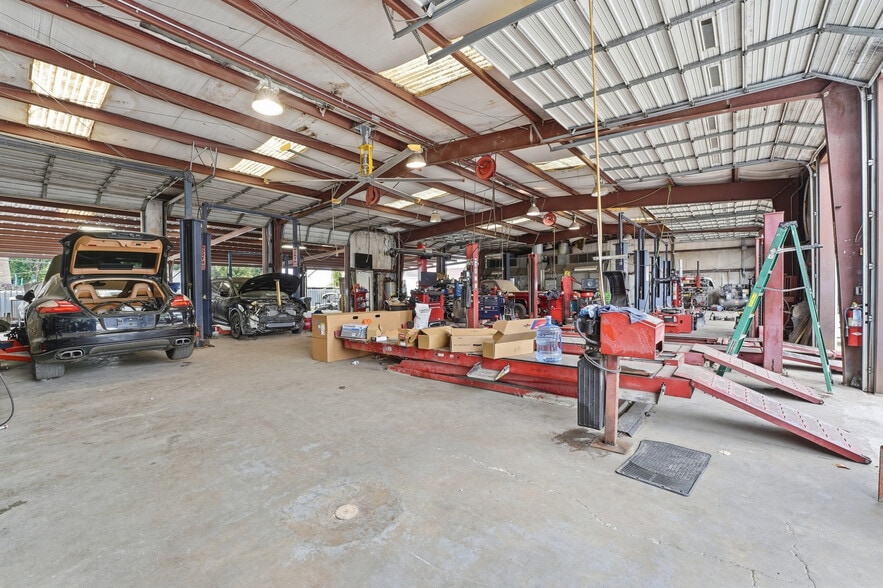 More Photos Of 658 Aldine Mail Route Rd, Houston Auto Repair For Sale