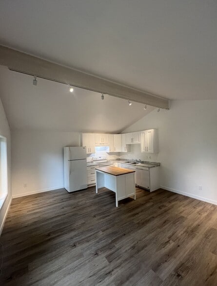 More Photos Of 10441 17th Ave SW, Seattle Multifamily For Sale