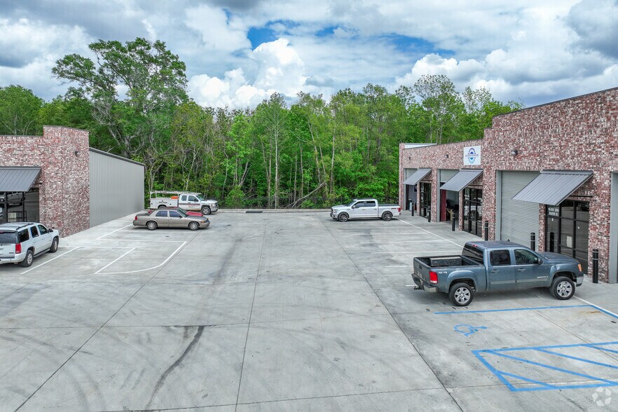 More Photos Of 124 Kimball Dr, Madison Showroom For Sale
