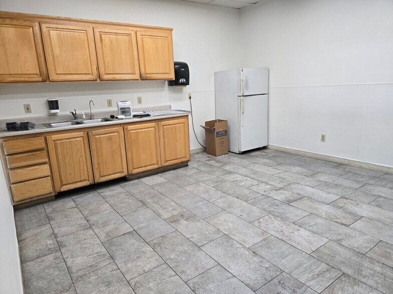 More Photos Of 20554 Plummer St, Chatsworth Manufacturing For Lease