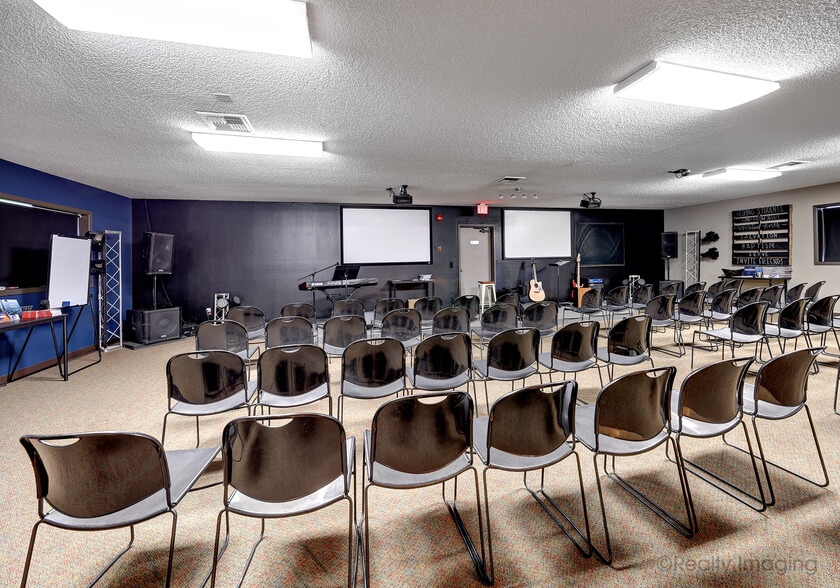 More Photos Of 18390 SW Farmington Rd, Aloha Religious Facility For Sale