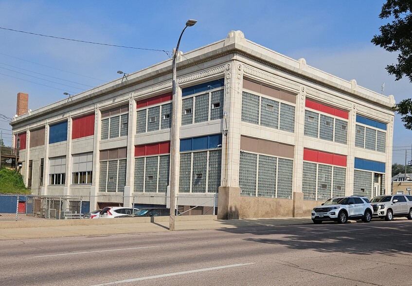 Primary Photo Of 1221 Pierce St, Sioux City Office Residential For Sale