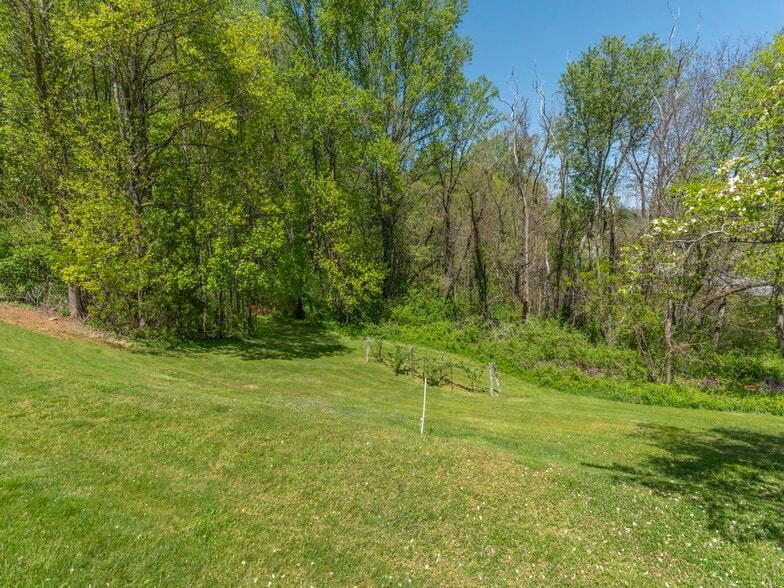 More Photos Of 96 Tower Ln, Waynesville Office For Sale