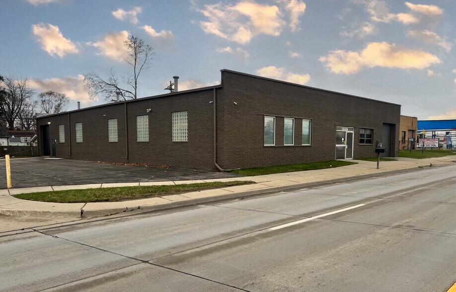 Primary Photo Of 13120 E Nine Mile Rd, Warren Warehouse For Lease