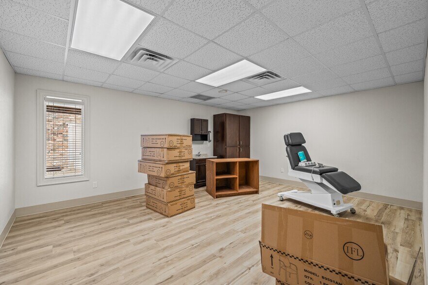 More Photos Of 1120 W Loop 289, Lubbock Medical For Lease