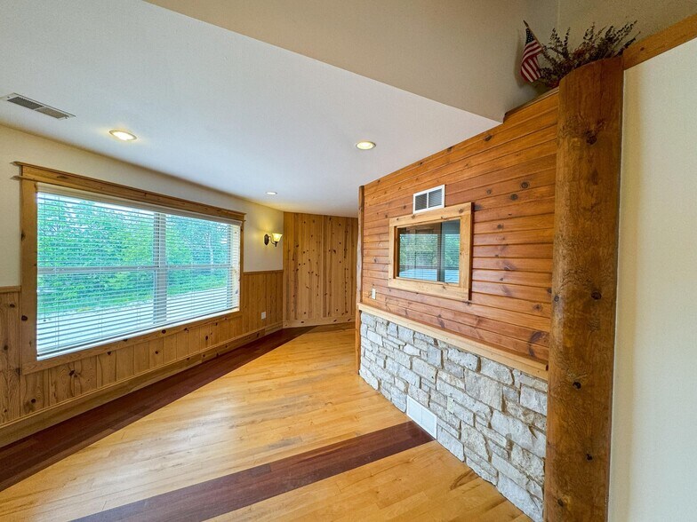 More Photos Of W1734 North St, Green Lake Office For Sale