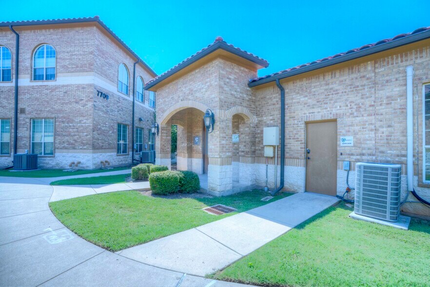 More Photos Of 7711 San Jacinto Pl, Plano Medical For Lease
