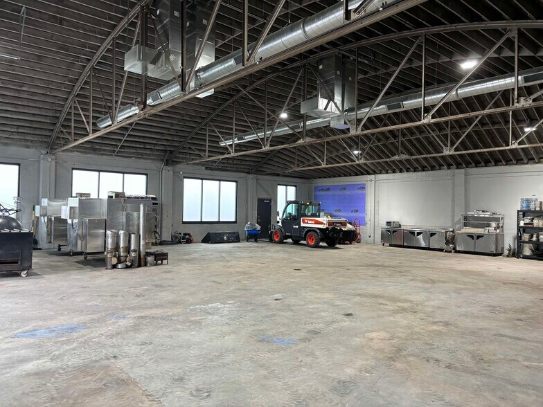 More Photos Of 9101 N Western Ave, Oklahoma City Showroom For Lease