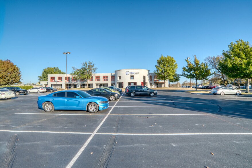 More Photos Of 7127-7133 Riverside Pky, Tulsa Office For Sale