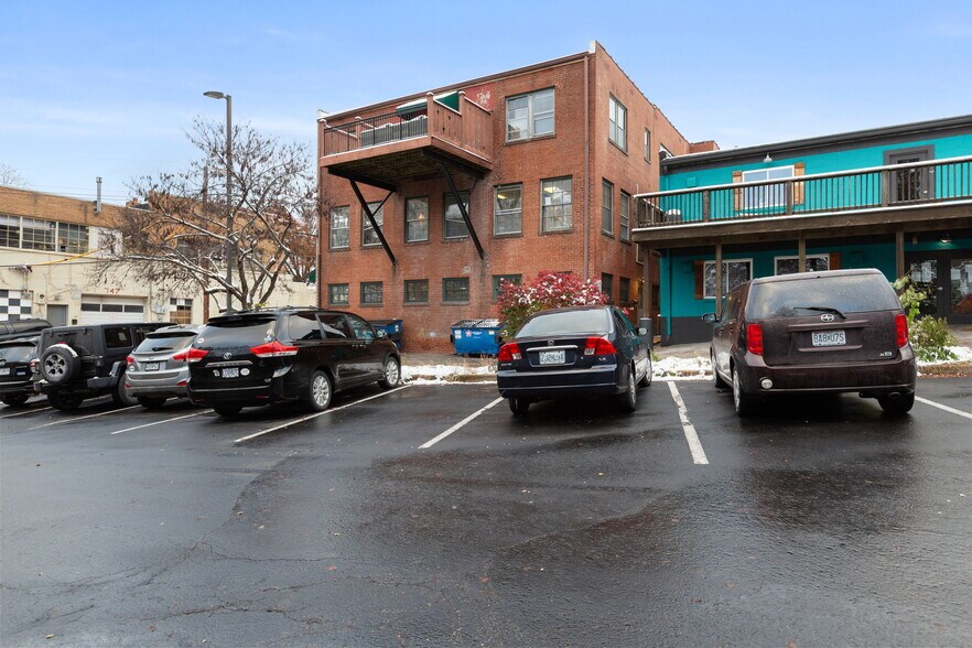 More Photos Of 7905 Big Bend Blvd, Webster Groves Office For Lease