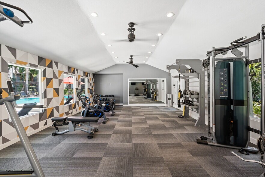 More Photos Of 1577 E Bulldog Ln, Fresno Apartments For Sale