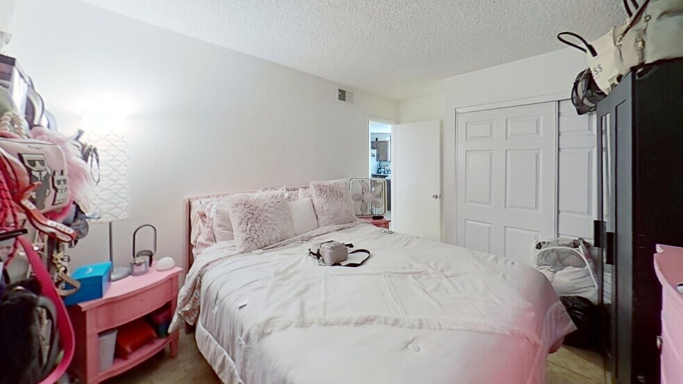 More Photos Of 917 Snug Harbor St, Las Vegas Apartments For Sale