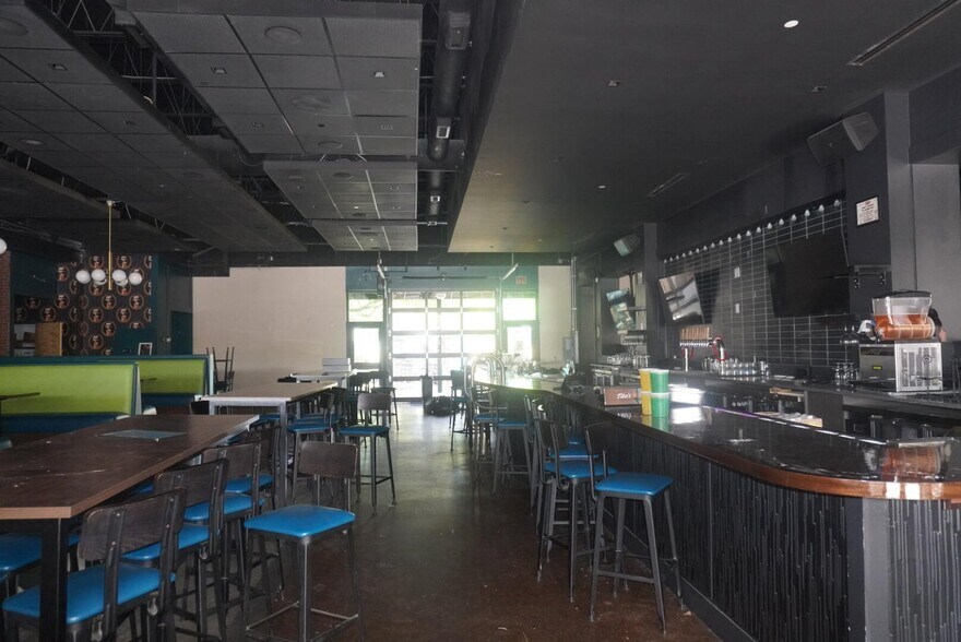More Photos Of 730-760 Coleman Blvd, Mount Pleasant General Retail For Lease